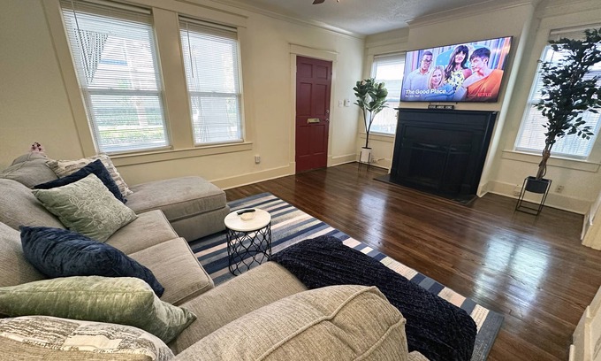 Lenox Appartement | Luxe Townhouse by Overton Square