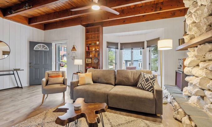 Tallahassee Maison | Luxe Urban Lodge - KingBed - Private Patio - FSU - TMH - Downtown