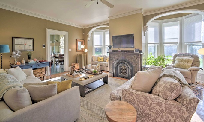 Germantown Maison | NEW! Luxe ‘Windmill Farms’ w/ Hot Tub & Fire Pit!