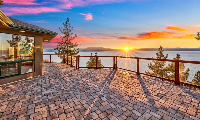 Lincoln Park Maison | Luxe3 historic harrahs 5 diamond 280 degree luxury lake tahoe08402215