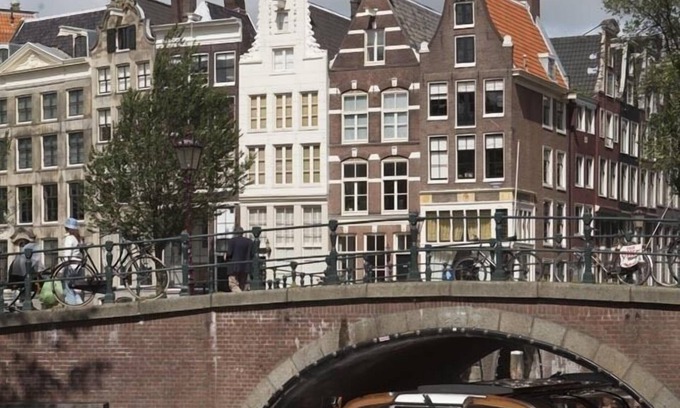 Amsterdam West Location De Bateaux | Luxerious Houseboat Amsterdam Family friendly near to Anne Frank House