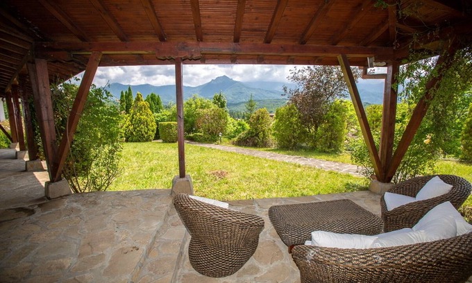 Apriltsi Maison | Luxorious guesthouse