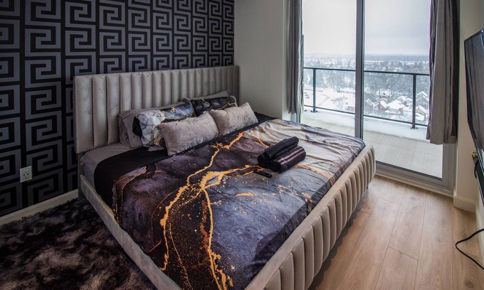 Kitchener Copropriété | Luxorious High Rise King Suite With Underground Parking