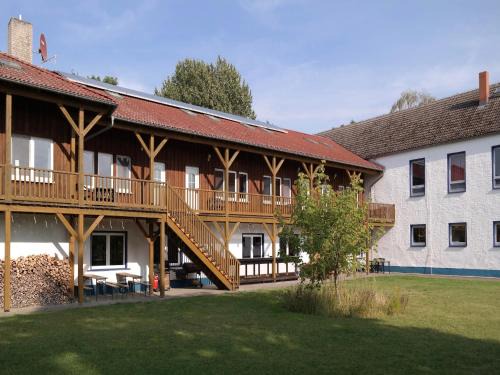 Boddin Appartement | Luxuriöse Ferienwohnung in Boddin mit Garten