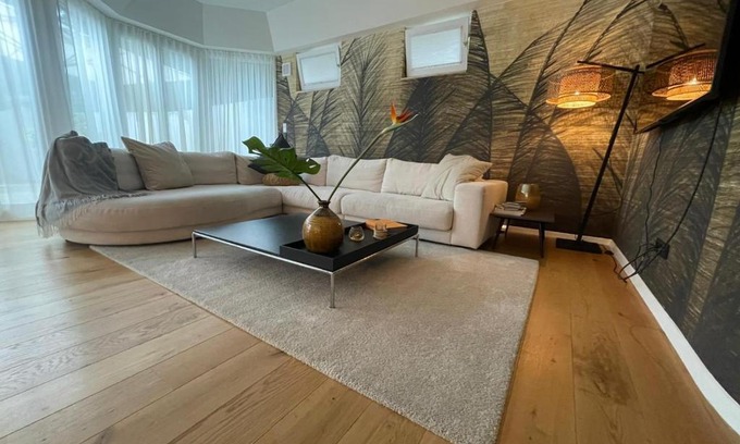 Munchner Freiheit Appartement | Luxuriöses Loft mit großer Sonnenterrasse & Sauna