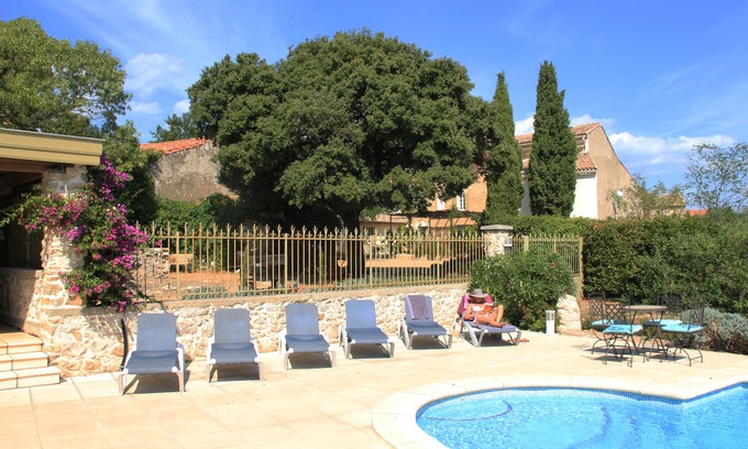 Saint-Jean-de-Minervois Autre | Aux vents d'Anges de Saint Jean. Piscine chauffée. 22 pers. 10 chambres 9 sdb