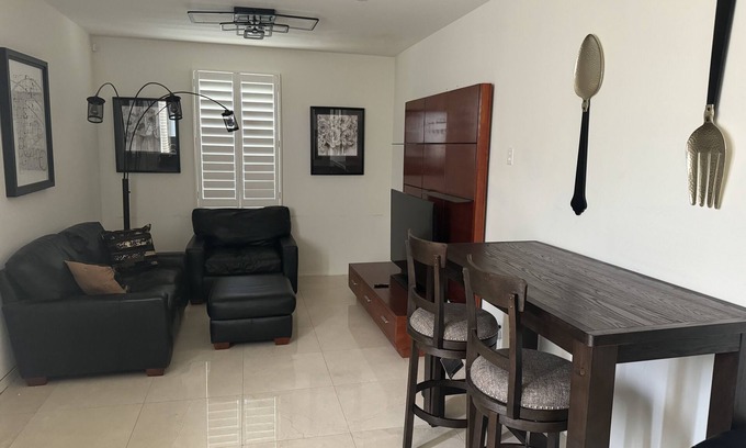 Sun City Appartement | Luxurious 1200+ sqft Retreat: Your Ultimate Getaway