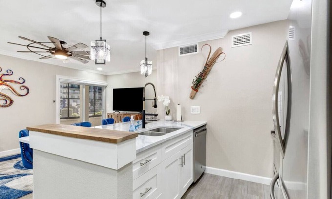 Madeira Beach Copropriété | Luxurious 1BR, 1BA Condo: Madeira Beach
