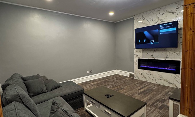 South Side Slopes Maison | Luxurious 2-bed house in Southside with central heating, cooling and fireplace