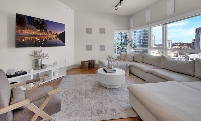 East Village Appartement | Luxurious 2BR/2BA High-Rise in East Village – Walk to Petco Park & Gaslamp