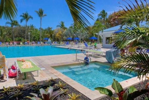 Tavernier Maison | Luxurious 2BR 2BA Ocean Pointe Condo Tavernier Fl