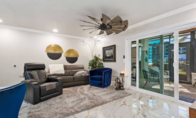Madeira Beach Maison | Luxurious 2BR 2BA, 2 Kings Condo Madeira Beach