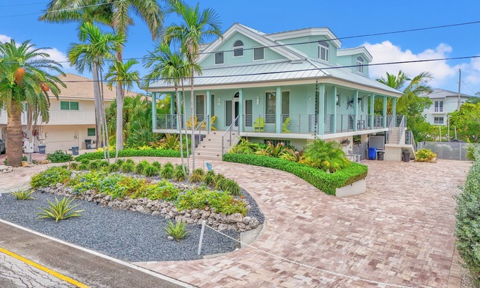 Coury Maison | Luxurious 3-bedroom home with Pool and Dock in Key Colony Beach