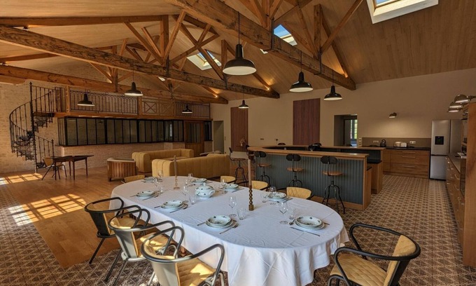 Gondeville Appartement | Maison lumineuse avec cuisine équipée, 3 chambres avec SDE & WC privatifs, garage et Wifi - Jarnac