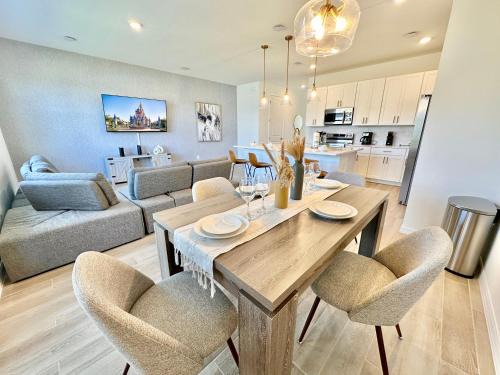 Davenport Maison | LUXURIOUS 3BED-2BATH RETREAT with CLUBHOUSE ACCESS