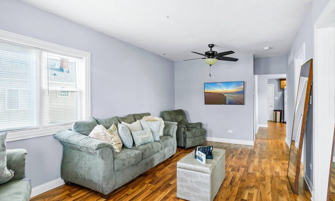 Blue Island Appartement | Luxurious 3Bed Cozy Stay Minutes from Downtown Chicago Sleeps 10