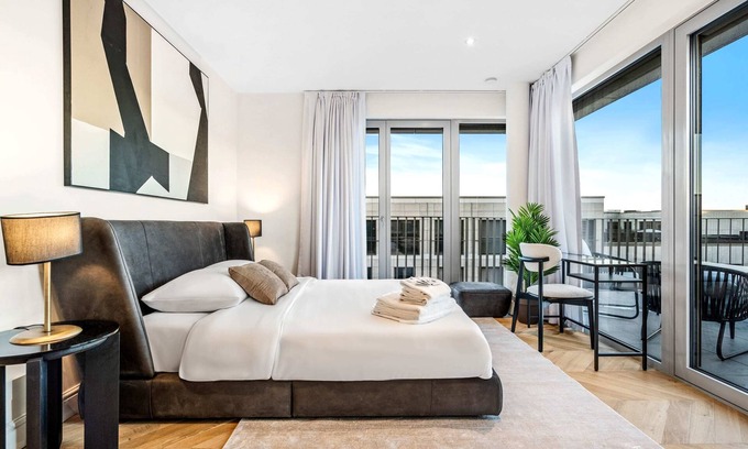 Gasperich Appartement | Luxurious 3BR Apt with Jacuzzi in Central Lux