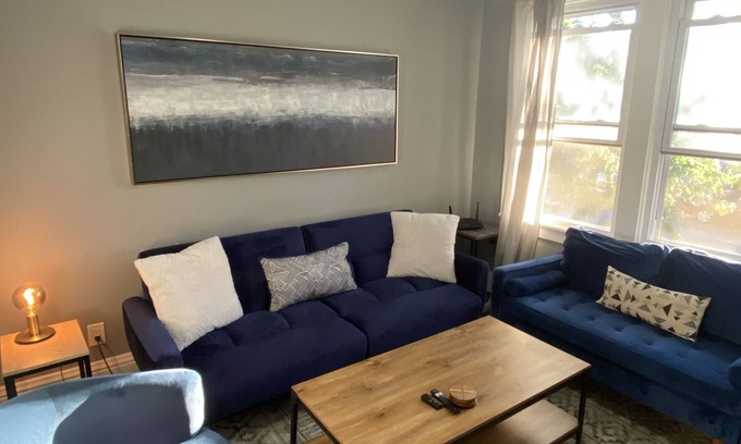 Brighton Park Appartement | Luxurious 3Br with parking on premises 🌔
