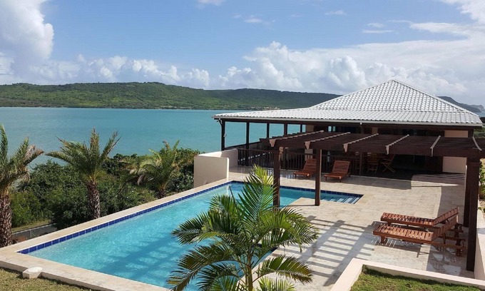 Mamora Bay Villa | Luxueuse villa de 4 chambres avec piscine ~ vue imprenable sur la mer et alizés rafraîchissants