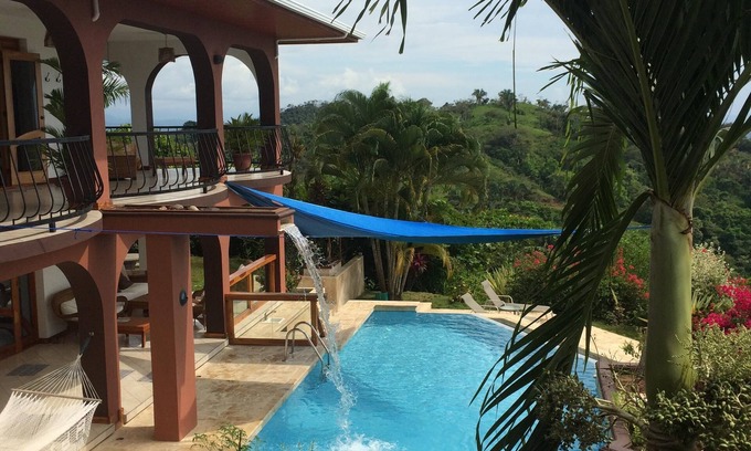 Manuel Antonio Villa | Luxueux domaine de montagne écologique de 4 chambres avec une vue magnifique sur l'océan
