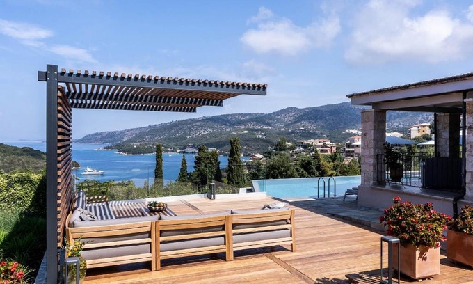 Sivota Villa | Luxurious 4 bedroom villa Xris with infinity pool and beach access