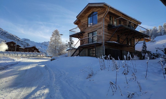 Les Boisses Chalet De Ski | Luxueux Chalet 4*, skis aux pieds, Tignes Val d'Isère, 5 chambres 12pers