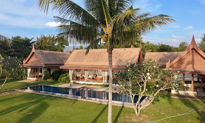 Thong Krut Villa | Luxurious 4bd Thai style beachfront escape