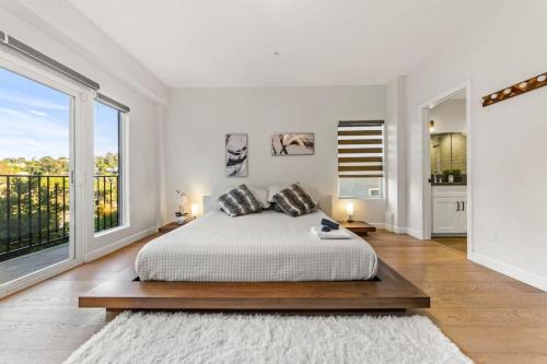 Los Feliz Maison | Luxurious 4BR in prime LA location with great view