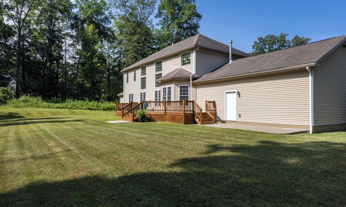 Montour Falls Maison | Luxurious 5-bedroom 4,000 square foot home