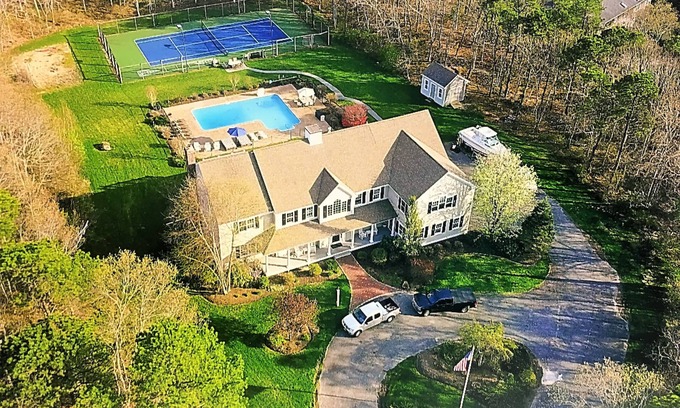 West Barnstable Maison | Incroyable 4 Home Pool Estate Accueil, Court de tennis éclairé, de nombreux équipements!
