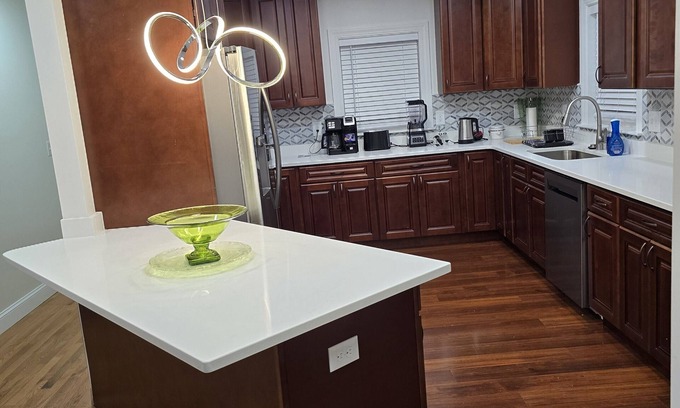 Malden Appartement | Luxurious 8-bedrooms APT., two suites in Malden MA close to Cambridge, Boston MA