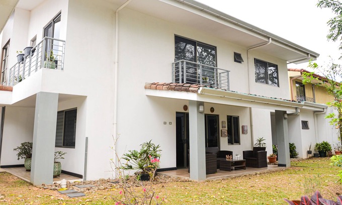 Santa Ana Copropriété | Luxurious and spacious house -- 5 min from Lindora and Santa Ana!