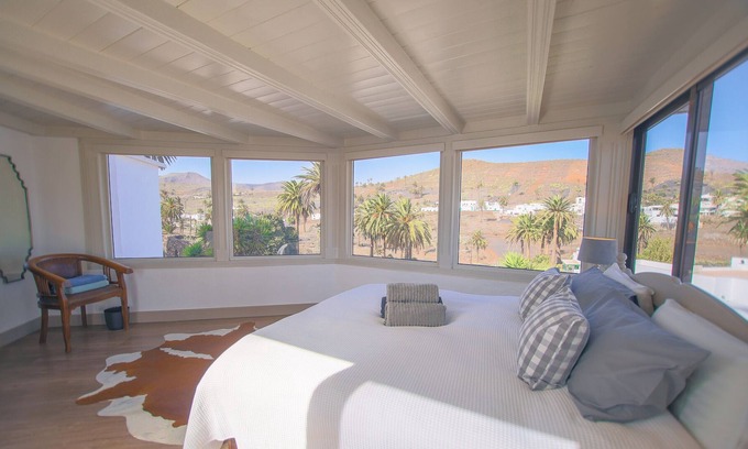 Haria Maison | Luxurious Apartment “The Penthouse” with Mountain View, Garden, Pool & Wi-Fi