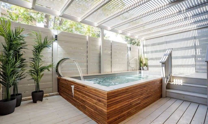 Mea She'arim Copropriété | Luxurious Apt with Private Heated Pool City Center