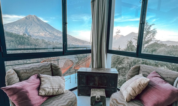 Antigua Guatemala Maison | Luxurious Artist Villa 15 min from Antigua, Volcano Views!