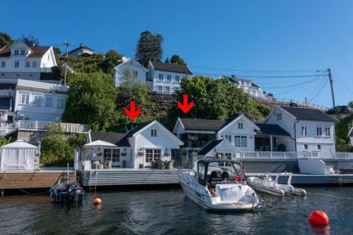 Arendal Maison | Luxurious Boathouse with Private Dock in the Best Location in Arendal