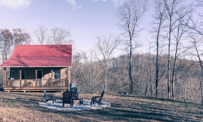 Alum Creek Cabine | Luxurious cabin, 6 mi HM trails, 12 mi Charleston