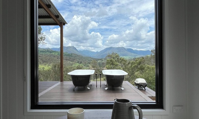 Darlington Cabine | Luxurious cabin designed to capture the breath-taking mountain views.
