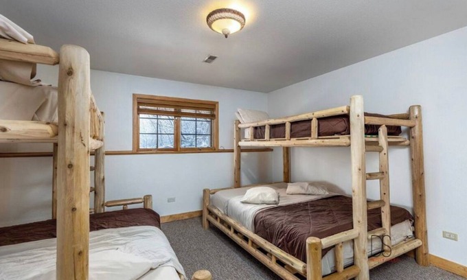 Oglesby Maison | Luxurious Cabin Villa Getaway