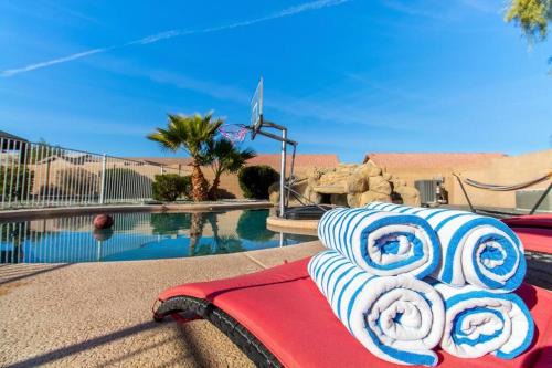 Tamaron Maison | Luxurious Casa Grande Family Retreat: 5 Bedrooms, Heated Salt water Pool, Mini Golf, and More! Ideal for Groups and Making Lasting Memories.