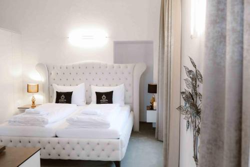Aurolzmunster Appartement | Luxurious Castle Retreat in Austria Little Versailles with Nearby Spas