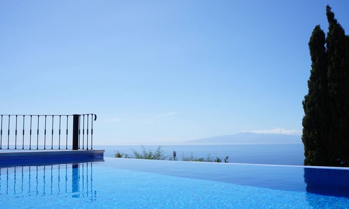 Armenime Villa | Grande villa pour 6p., WiFi, piscine chauffée à 8 minutes de la plage