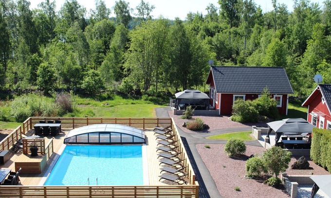 Vackelsang Chalet De Ski | Luxurious cottage with lake view, Boat and heated swimming pool outside the door
