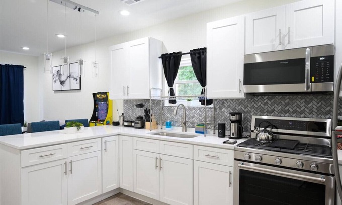 Little Village Appartement | Luxurious, Cozy Beauty 10 min from Downtown Chicago
