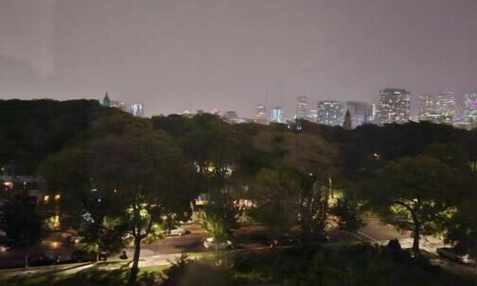 Near West Side Copropriété | Luxurious & Cozy with an Amazing View in an area that offers it all w/transprtn