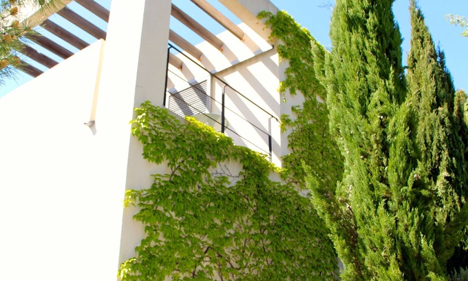 Rousset-les-Vignes Villa | Villa d'architecte privative, calme, terrain arbore 5000m2, piscine chauffée13m