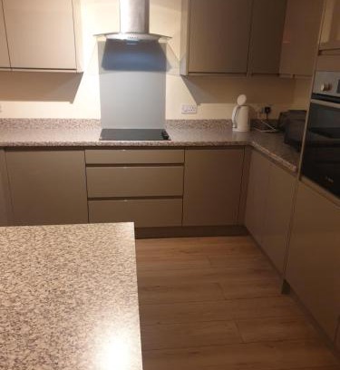 Severn Beach Maison | Luxurious Dingle Corner