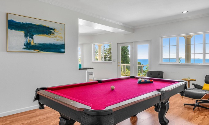 Blaine Maison | Luxurious dog-friendly water-view home with private beach access & hot tub