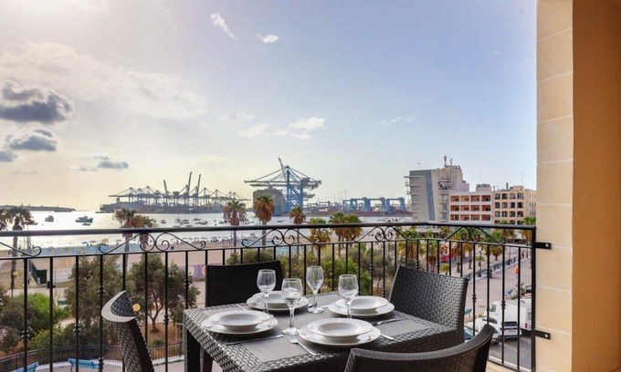 Birzebbuga Appartement | Luxurious Duplex Seafront Apt with Amazing Views