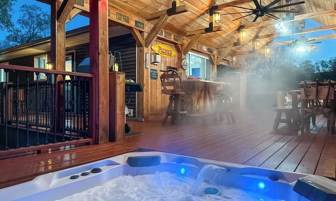 Ellicottville Maison | Luxurious Ellicottville Chalet with view of slopes & min to town! Pet Friendly!